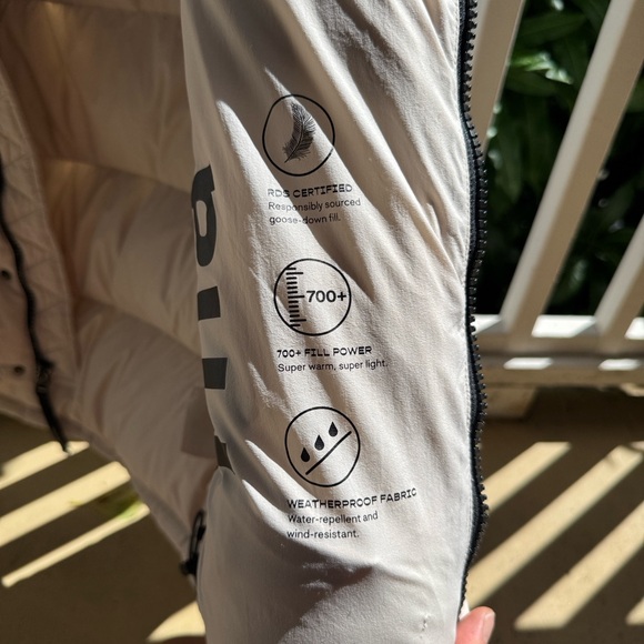 Aritzia TNA Super Puff Cream Jacket - Picture 10 of 16